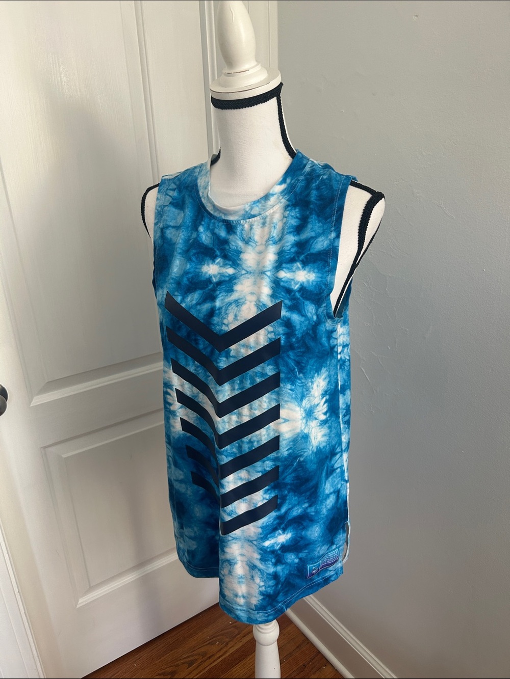 Women’s Nike Blue Tie-Dye Tank Top with Chevron Graphic size XS